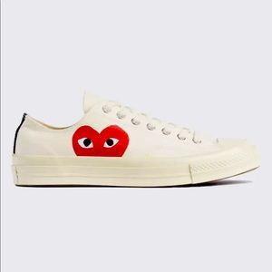 COMME des GARÇON Play x Converse All-Star (UNISEX) size 9 red heart